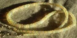 Természetes etióp opál nyaklánc 3-5 mm