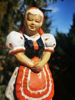 MENYECSKE NÉPVISELETBEN, SZÉCSI KERÁMIA