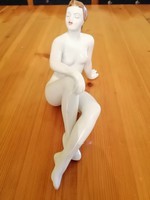 Hollóházi porcelán ülő női akt