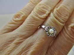 Beautiful daisy silver ring with real pearls and marcasite