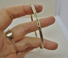 Beautiful engraved 14kt gold bracelet