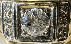 1 Forintról! Antik Briliáns (kb. 0,8 Ct) 14 karátos Arany (7,3 gramm) gyűrű Fehér kővel.