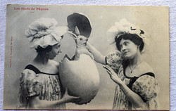Antik francia humoros Húsvéti fotó képeslap  hölgyek  tojással nyúllal