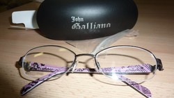 Új John Galliano szemüvegkeret dobozában