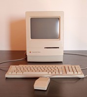 Apple macintosh classic computer