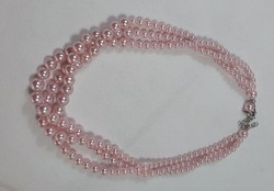 Row of three rows of pearls in pink