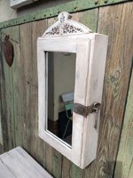 Vintage faragott tükrös szekrény, polcos szekrényke