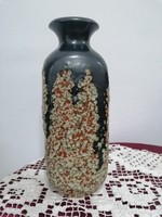 Bod Éva iparművész alkotása, repesztett kerámia váza