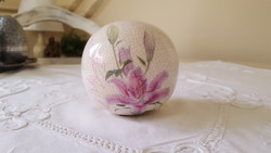 Emotion, floral pattern with cracked ceramic ornaments