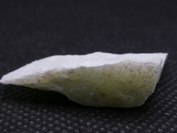 Nefrit Jáde szelet. Természetes, nyers kőzet darab. 6 gramm