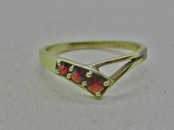 Beautiful gold-plated silver ring with garnet stones