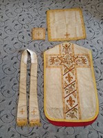Antique white mass dress with tapestry decoration