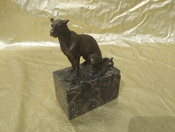 Carvin bronz macska figura.