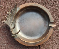 Vadász bronz hamutál agancs díszítéssel