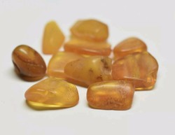 Amber 25.02 Ct gemstone for jewelers, collectors or other hobbyists - new