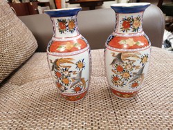 Pair of hand-painted Chinese vases with birds of paradise. They are flawless, 17 cm high.