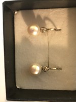 Modern white gold earrings with pearls