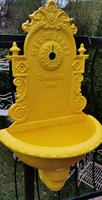 Classic wall fountain - rethought in yellow design