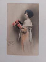 Régi képeslap fotó levelezőlap hölgy rózsa