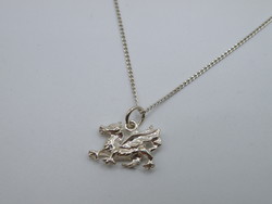 KK1398 ezüst nyaklánc és Wales-i sárkány medál szett 925 fémjelzett