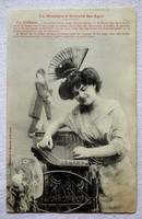 Antik francia fotó képeslap  citerázó gésa legyező játékbaba