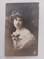 Régi képeslap 1916 levelezőlap hölgy rózsa