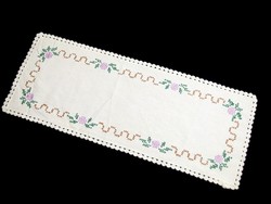 Tablecloth embroidered with cross stitch pattern 50 x 20 cm