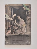 Régi képeslap levelezőlap hölgy galambok