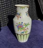 Herend Victorian vase, flawless, larger in size. 1964!