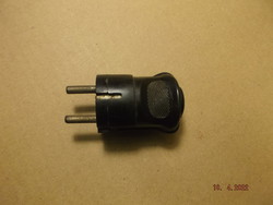 Old type grounded plug --- 1 ---