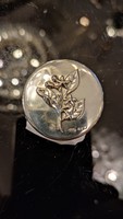 Ezüst szelence doboz kerék formájú. Havasi gyopár virág díszítéssel Olaszország 1940 évek. 800 ezüst