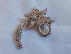 Showy crystal brooch (badge)
