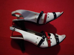 39-es vintage Nina Ricci női cipő, magas sarkú csatokkal pántokkal
