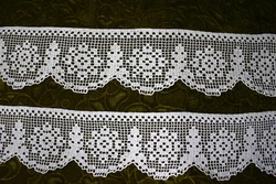 Horgolt csipke polc dísz , drapéria függöny csipke 57 x 10cm és 65 x 10cm  polccsík 2 db.
