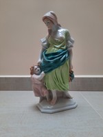 Herendi porcelán Anyaság, Anya gyermekével figura