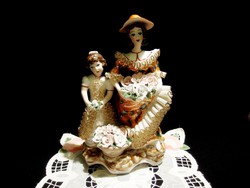 26mm alba iulia / julia porcelain mother and daughter in lacy dress with bouquet of roses