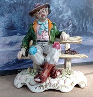 Capodimonte figura - Csavargó ül a padon