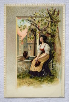 Antik dombornyomott  üdvözlő képeslap leány korsóval a kútnál
