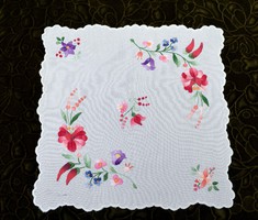 Embroidered tablecloth, patterned tablecloth, centerpiece 34 x 33.5 cm