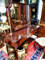 Mirrored special women's writer / toilet / dressing table
