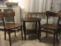 Retro asztal két székkel