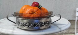 Gyönyörű Asztalközép kínáló ezüst jellegű, üveg betéttel rózsás díszítés .