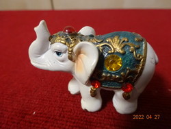 Indiai porcelán díszelefánt, kézi díszítésű, hossza 5,5 cm. Vanneki! Jókai.