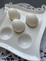 Fehér porcelán modern tojás tartó, kínáló nem csak Húsvétra