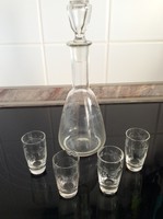 Csiszolt pálinkás/likőrös üveg poharakkal