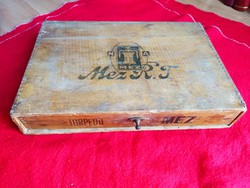 Antique jersey jersey torpedo sewing box