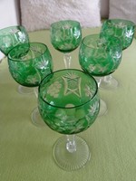 Olomkristaly csiszolt zöld színű boros pohár.