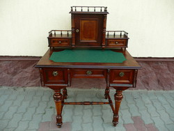 Csodaszép, díszes, antik, térbe rakható, építményes női íróasztal 1880 környéke