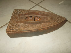 Antique German cast iron ironing pad holding 2.2kg