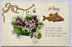 Antik dombornyomott Újévi üdvözlő képeslap kislány ibolyás kosár aranyhal ápr1. mondóka